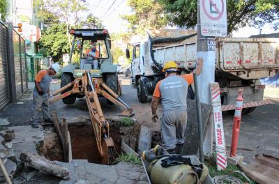 Rede pluvial da Felipe de Oliveira será reconstruÃda após danos por cabos de telefonia