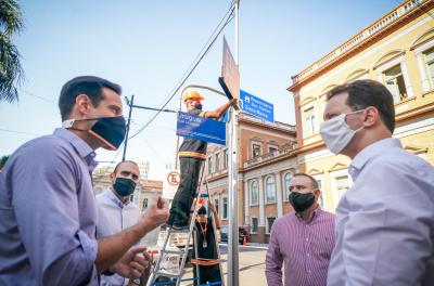 Porto Alegre terá 2.200 novas placas de rua instaladas até julho