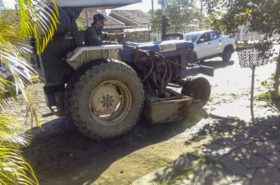 Serviços de capina e roçada ocorrem em oito bairros nesta quarta