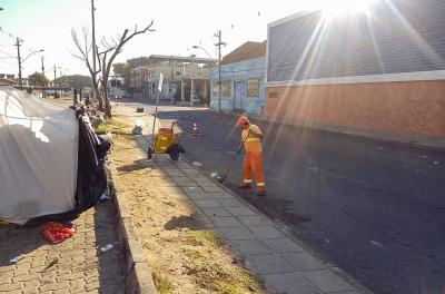Prefeitura continua com serviços de capina e roçada nesta sexta-feira