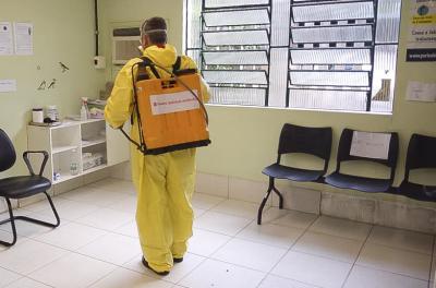 Desde o dia 28 de março, empresas cumprem um cronograma que atende locais públicos de grande movimentação