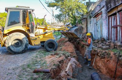 Dmae reconstrói rede pluvial em rua do bairro Partenon