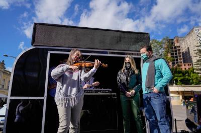 Linha Turismo Musical percorre a cidade para arrecadar agasalhos e alimentos