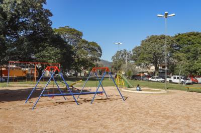 Praça na Vila João Pessoa recebe novas telas e calçadas