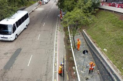 Prefeitura realiza serviços de capina e roçada nesta quarta-feira