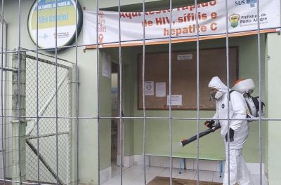 Desinfecção de locais públicos segue nesta segunda-feira