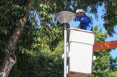 Equipes fazem manutenção em 265 pontos de iluminação pública
