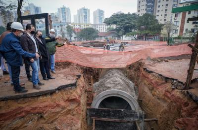 Marchezan visita obras de macrodrenagem na Vila Ipiranga