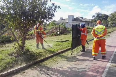 Prefeitura realiza serviços de capina e roçada