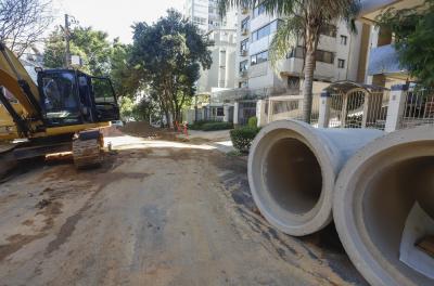 Dmae finaliza substituição de rede pluvial na rua Sinimbu