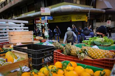 Prefeitura doa 1,2 tonelada de frutas e verduras para entidades assistenciais