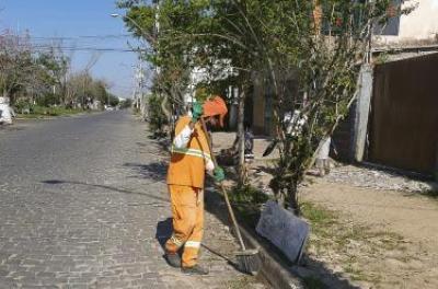 Prefeitura realiza serviços de capina e roçada nesta quarta-feira