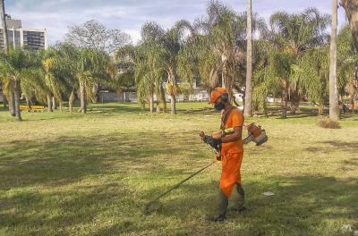 Prefeitura divulga serviços de corte de grama e limpeza de praças nesta quinta