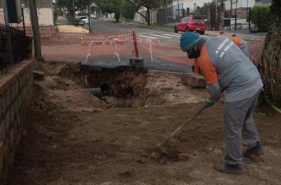 Reconstruções pluviais interferem em passeios públicos na Zona Norte