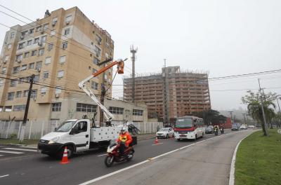 Avenida Bento Gonçalves começa a receber nova iluminação de LED