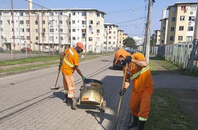 Prefeitura realiza serviços de capina e roçada nesta quarta-feira