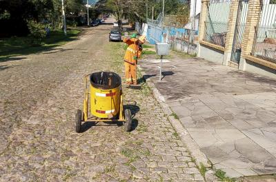 Prefeitura realiza serviços de capina e roçada nesta sexta-feira