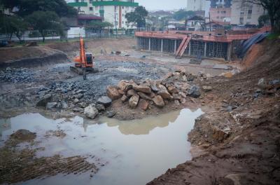 Trânsito tem alteração na avenida do Forte para obras do Arroio Areia