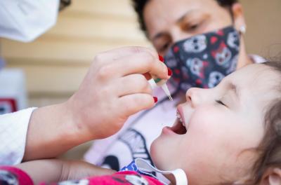 Campanha de vacinação contra paralisia infantil segue até sexta nas unidades de saúde da Capital
