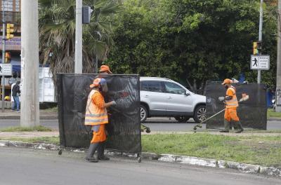 Prefeitura realiza serviços de capina e roçada nesta terça-feira