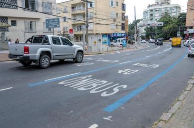 Iniciada a sinalização de novo trecho de faixa exclusiva para o transporte público