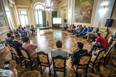 Prefeito reúne vereadores da base para debater projetos