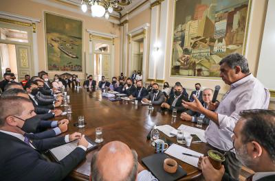 Melo se reúne com o secretariado