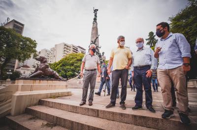 Prefeito vistoria obras de requalificação da Praça da Matriz