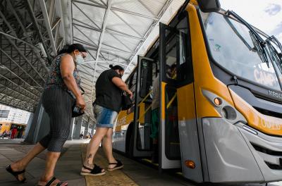 Transporte coletivo circula com tabela de sábado nesta terça