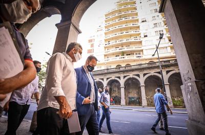 Melo vistoria Viaduto Otávio Rocha