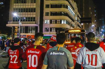 Prefeitura reforça equipes para conter aglomerações durante o jogo Inter x Flamengo