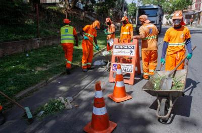 Prefeitura realiza serviços de capina e roçada nesta segunda-feira