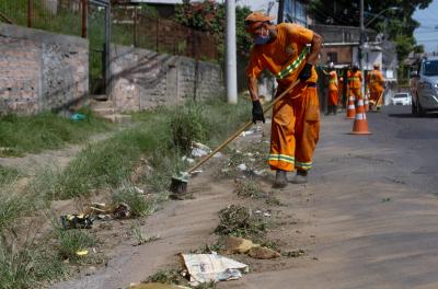 Prefeitura realiza serviços de capina e roçada nesta segunda-feira