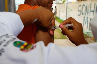 Secretaria Municipal de Saúde alerta contra falsos vacinadores