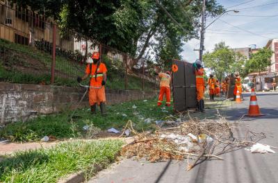 Prefeitura realiza serviços de capina e roçada 