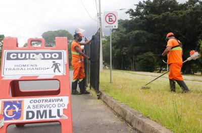 Praças da Capital recebem serviços de corte de grama e limpeza