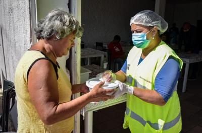 Prefeitura distribui quase 200 mil refeições durante a pandemia