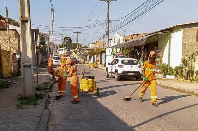 Prefeitura realiza serviços de capina e roçada nesta sexta-feira