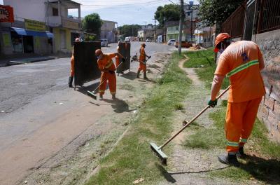 Prefeitura realiza serviços de capina e roçada nesta terça-feira