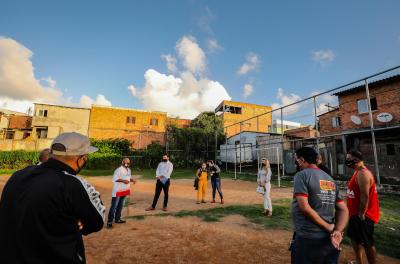 Secretaria de Parcerias apresenta cartilha de adoções e doações na Vila Maria da Conceição