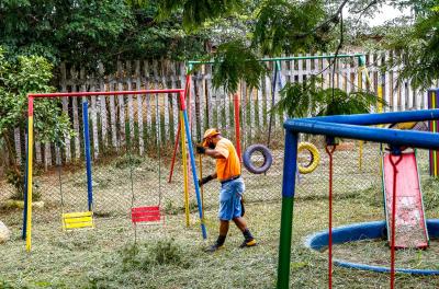 Serviços de capina e roçada acontecem em 17 bairros nesta quarta-feira