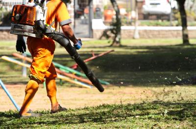 Prefeitura divulga serviços de corte de grama e limpeza de praças nesta quinta-feira