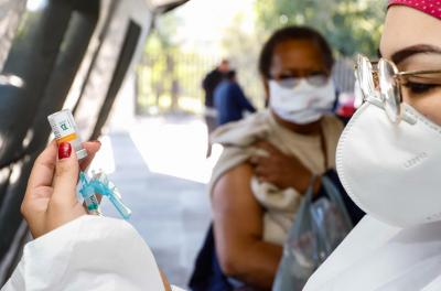 Pessoas com 67 anos podem receber a 2ª dose da Coronavac nesta sexta-feira