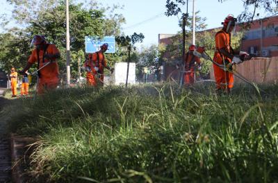 Prefeitura divulga serviços de corte de grama e limpeza de praças