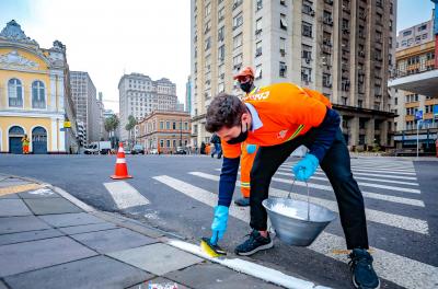 Semana Cidade Limpa: prefeitura retoma pintura de meio-fio 