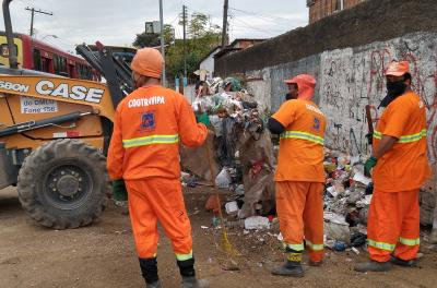 Semana Cidade Limpa prossegue com recuperação de foco de lixo no Cristal