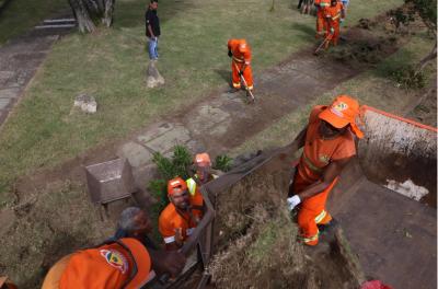 Prefeitura divulga serviços de corte de grama e limpeza de praças 