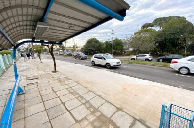 Liberada a primeira parada de ônibus com placa de concreto na Cavalhada