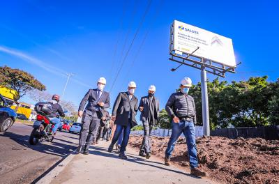 Em vistoria na Sertório, Melo anuncia mais duas obras do Arroio Areia