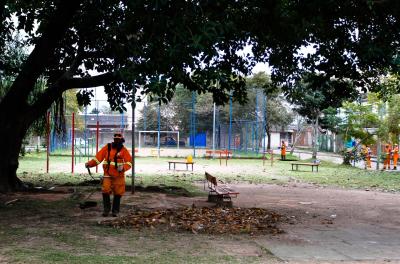 Prefeitura divulga serviços de corte de grama e limpeza de praças nesta quarta-feira